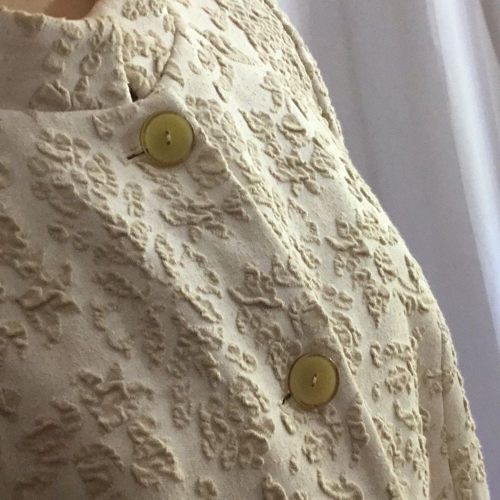 Jacket in cream with raised tan design by Simonton - Picture 5 of 8